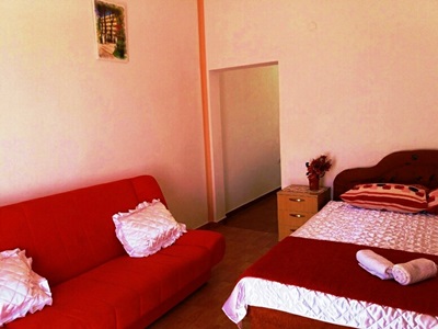 izdajem sobe i apartmane u igalu(Herceg Novi,crna gora,montenegro)